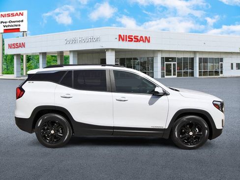 Used 2021 GMC Terrain SLE w/ Driver Convenience Package image 5