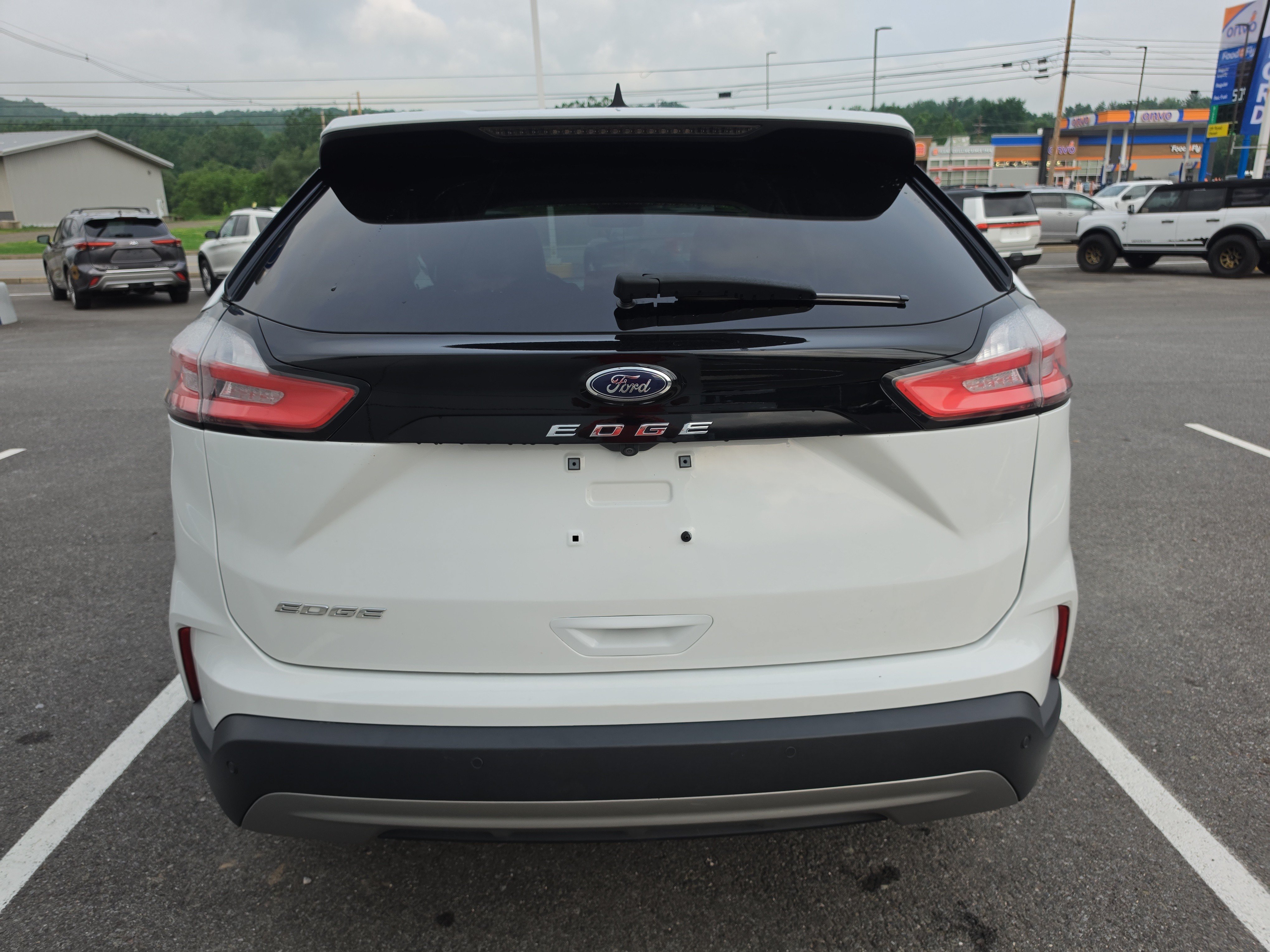 Used 2023 Ford Edge SEL AWD/4WD image 4