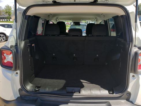Used 2023 Jeep Renegade Latitude AWD/4WD image 5