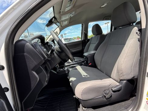 Used 2018 Toyota Tacoma SR AWD/4WD image 12