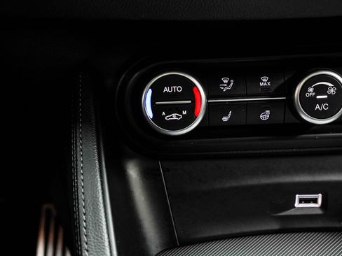 Used 2023 Alfa Romeo Stelvio Veloce image 29