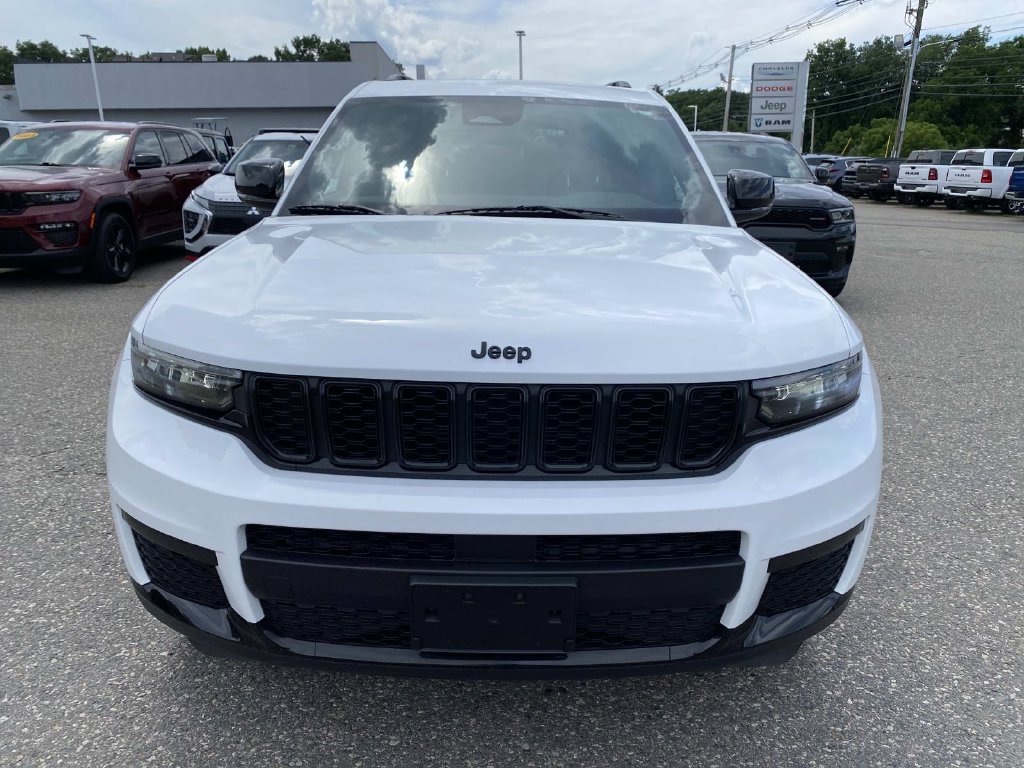 Used 2023 Jeep Grand Cherokee L Laredo AWD/4WD image 11