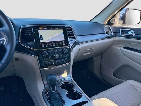 Used 2021 Jeep Grand Cherokee Limited w/ Luxury Group II image 24