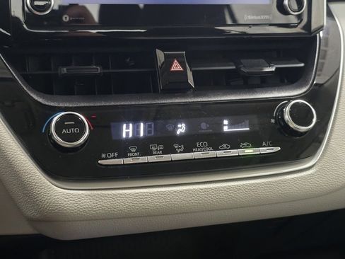 Used 2021 Toyota Corolla LE image 27