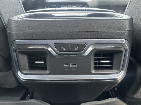 Used 2024 Chevrolet Silverado 2500 High Country w/ High Country Premium Package AWD/4WD image 17