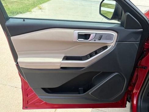 Certified 2023 Ford Explorer Limited AWD/4WD image 9
