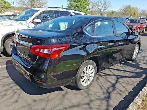 Used 2019 Nissan Sentra SV image 5