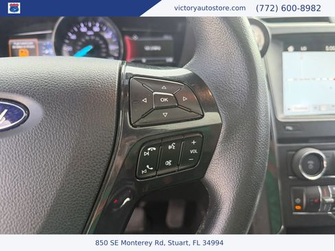 Used 2018 Ford Explorer XLT w/ Equipment Group 202A AWD/4WD image 22