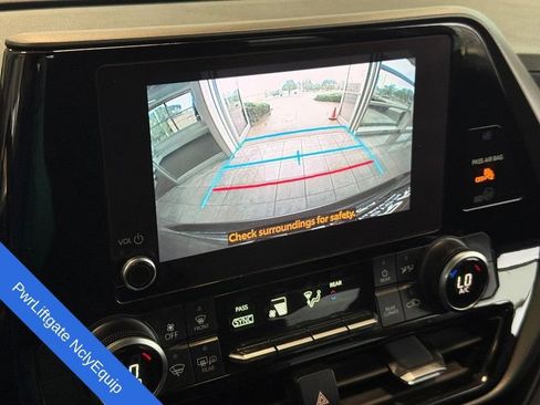 Used 2023 Toyota Highlander FWD image 24