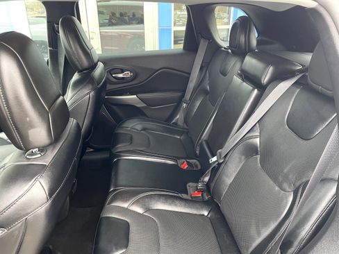 Used 2022 Jeep Cherokee Latitude Lux w/ Mopar Interior Package image 10