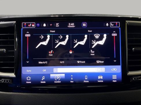 Used 2022 Chrysler Voyager LX FWD image 13