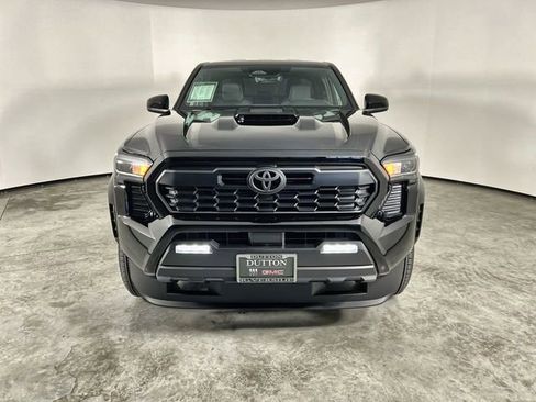 Used 2025 Toyota Tacoma TRD Sport image 3