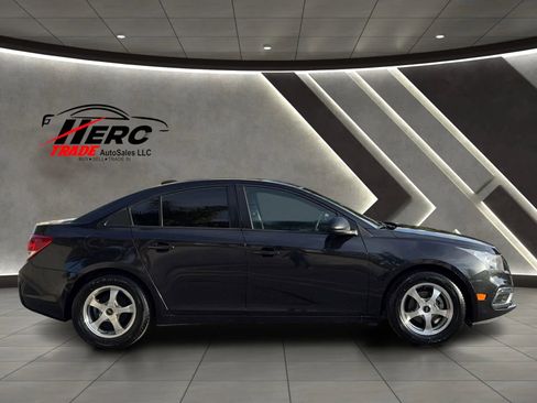 Used 2015 Chevrolet Cruze LS FWD image 2