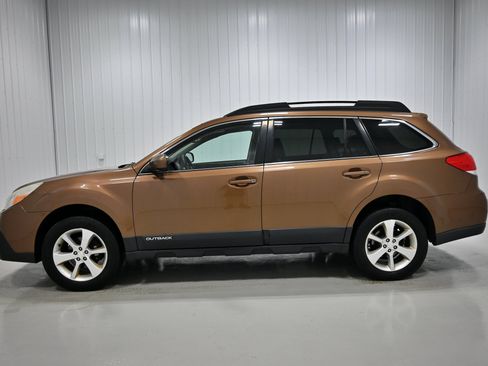 Used 2013 Subaru Outback 2.5i Limited AWD/4WD image 21