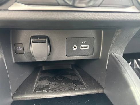 Used 2025 Nissan Versa SV FWD image 30