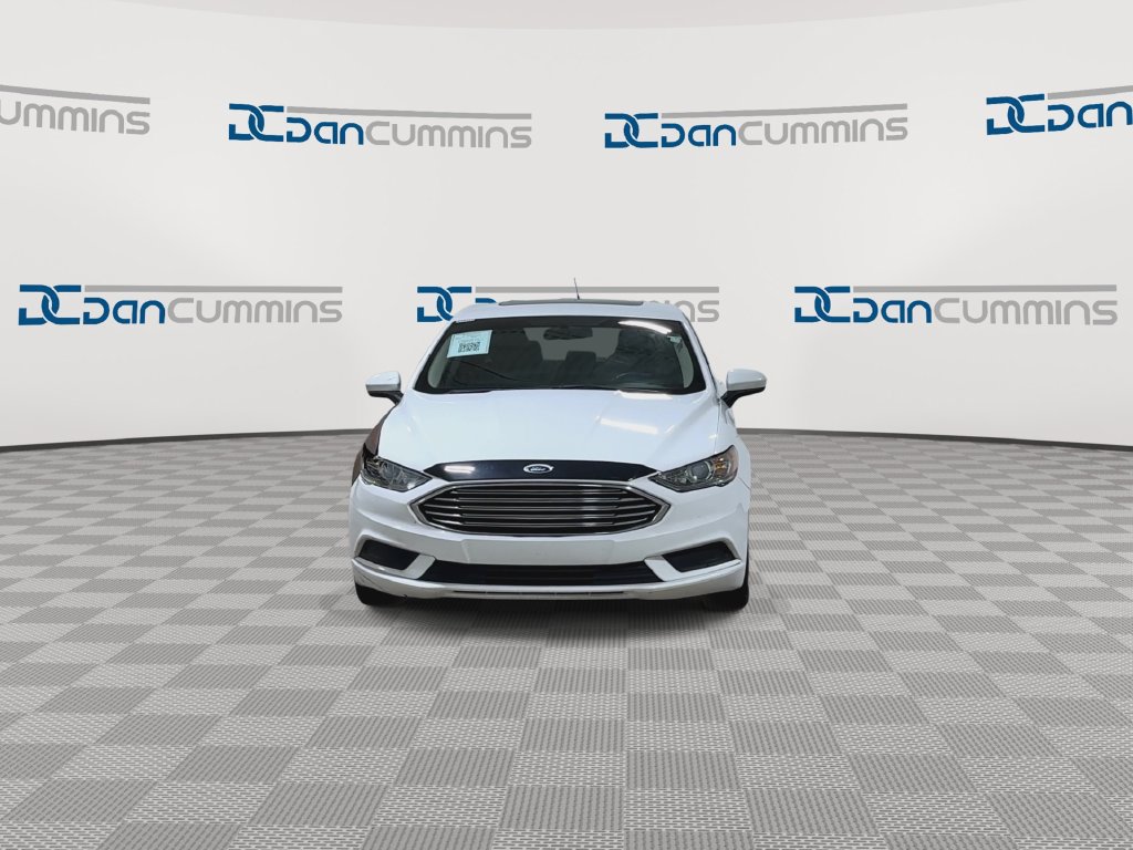 Used 2017 Ford Fusion SE FWD image 3
