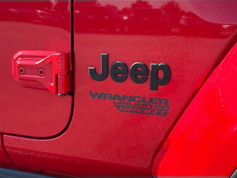 Used 2018 Jeep Wrangler Unlimited Sport S AWD/4WD image 45