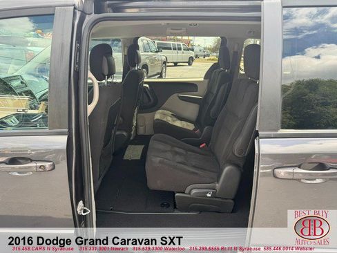 Used 2016 Dodge Grand Caravan SXT w/ Rear Park Assist Package FWD image 11