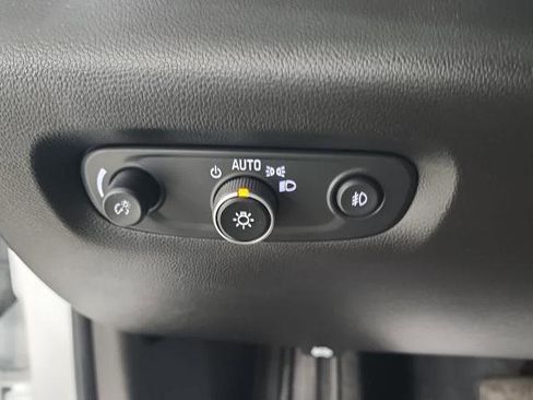 Used 2021 Chevrolet Traverse Premier FWD image 24