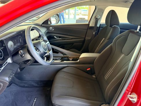 Used 2023 Hyundai Elantra SEL w/ Convenience Package FWD image 10