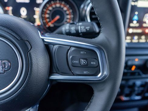 Used 2023 Jeep Wrangler Unlimited Sahara image 27