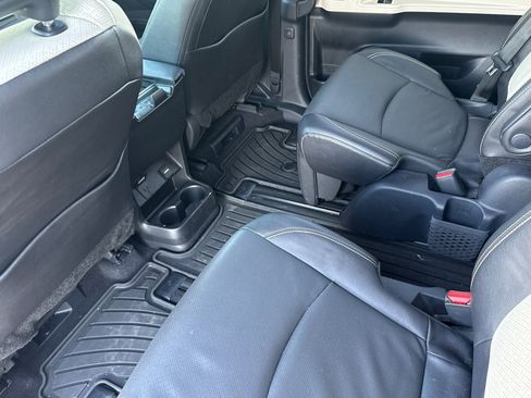 Used 2025 Toyota Sienna Limited image 14