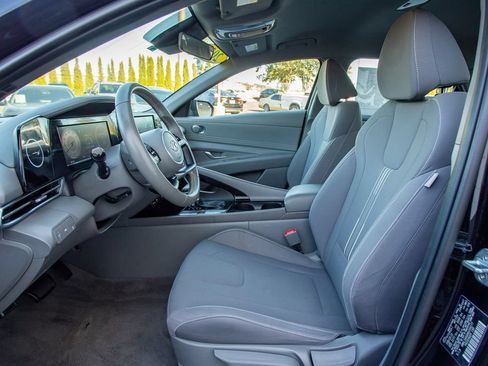 Used 2022 Hyundai Elantra SEL w/ Convenience Package FWD image 23