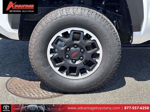 Used 2026 Toyota Tacoma TRD Off-Road w/ TRD Off Road Upgrade Package AWD/4WD image 8