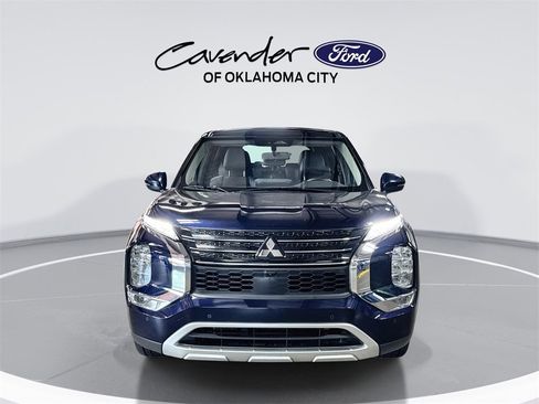 Used 2024 Mitsubishi Outlander SE image 2