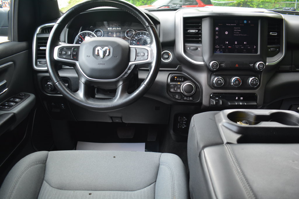 Used 2022 RAM 1500 Big Horn AWD/4WD image 3