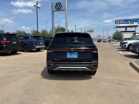 New 2026 Volkswagen Taos SE FWD image 6