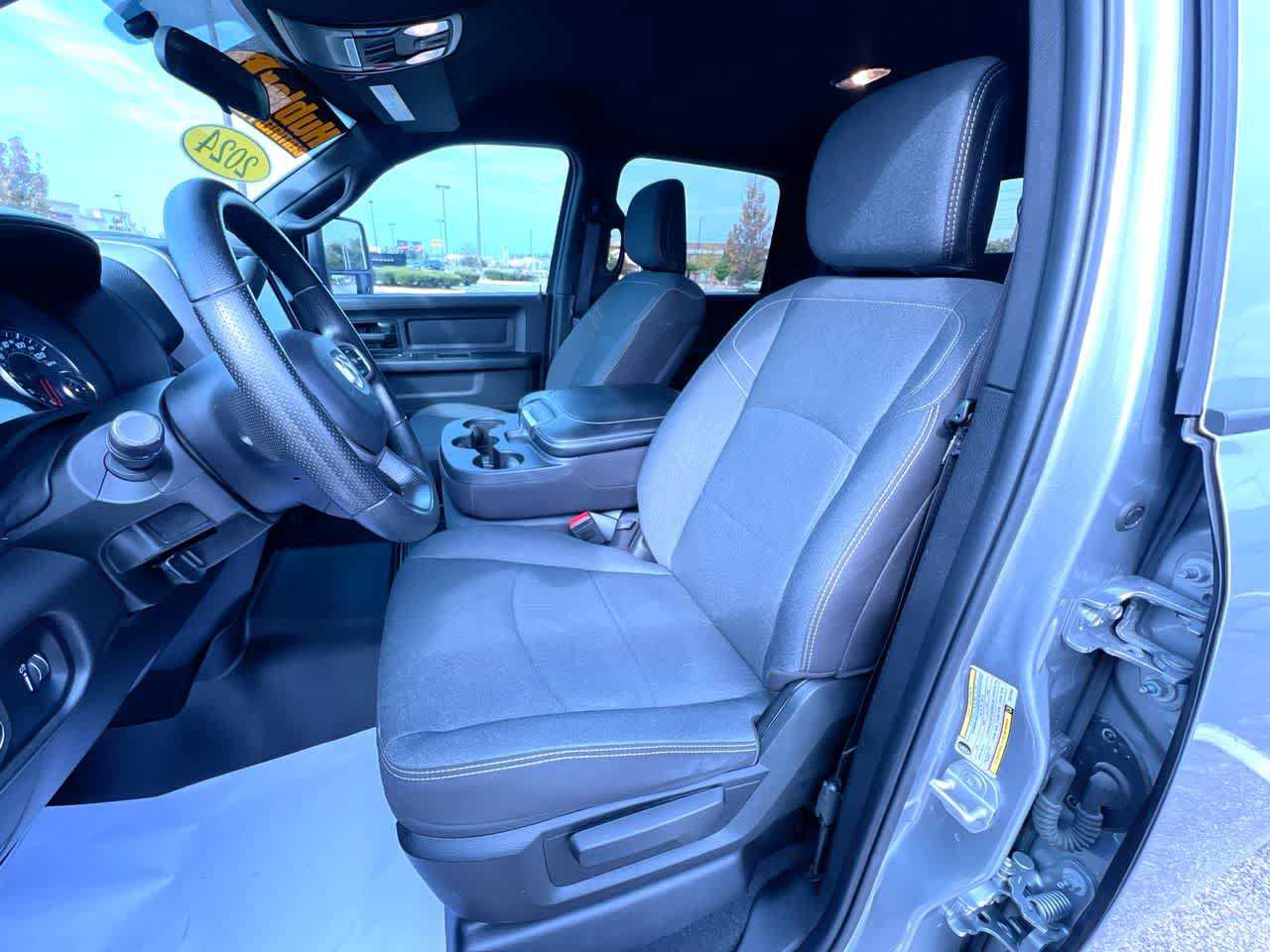 Used 2024 RAM 2500 Tradesman w/ Chrome Appearance Group AWD/4WD image 14