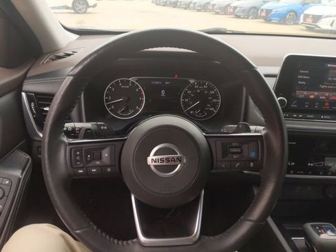 Used 2021 Nissan Rogue SV w/ Premium Package image 19