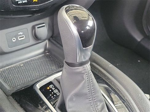 Used 2019 Nissan Rogue Sport SV image 16