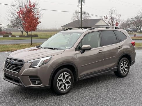 Used 2022 Subaru Forester Premium image 4