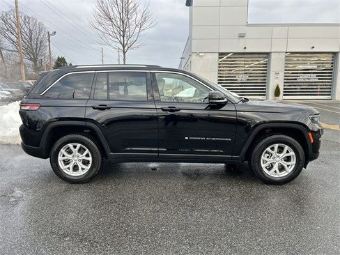 Certified 2023 Jeep Grand Cherokee Limited image 9