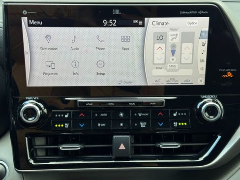Used 2020 Toyota Highlander Limited FWD image 26