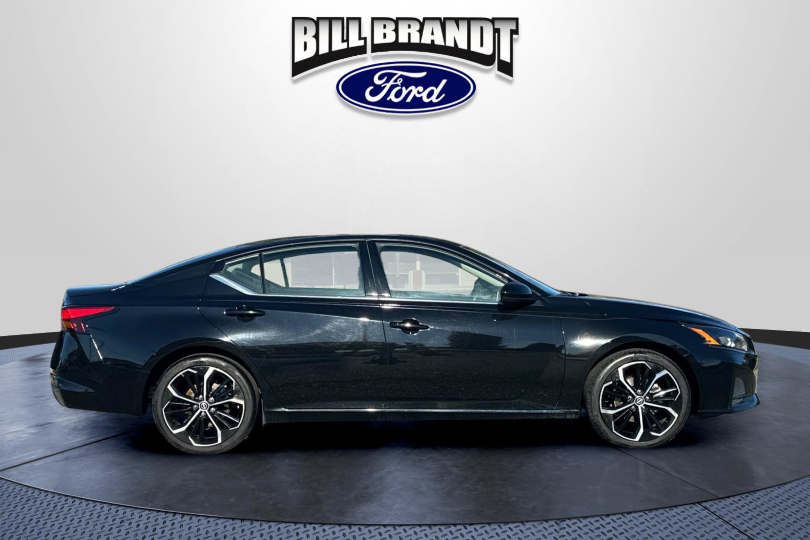 Used 2025 Nissan Altima 2.5 SR FWD image 2
