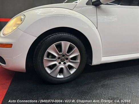 Used 2010 Volkswagen Beetle Convertible image 33
