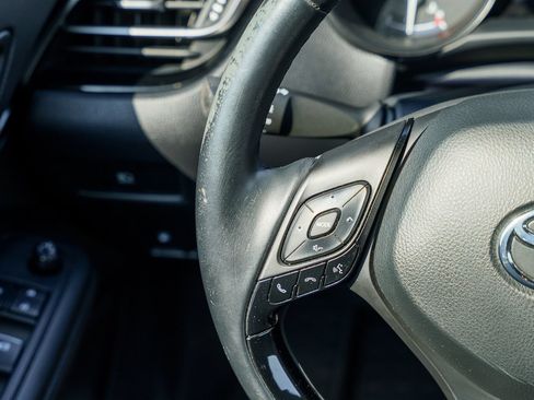 Used 2018 Toyota C-HR XLE FWD image 27