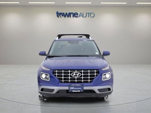 Used 2023 Hyundai Venue Limited image 8