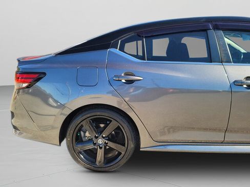 Certified 2022 Nissan Sentra SR w/ Midnight Edition image 30