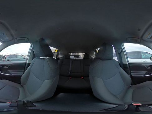 Used 2025 Toyota RAV4 LE image 41