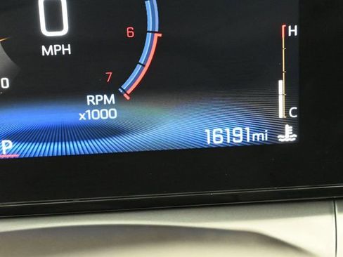 Used 2025 Chevrolet Trax LT w/ LT Convenience Package image 14