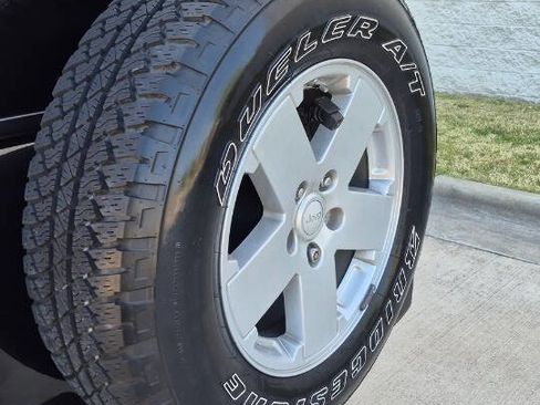 Used 2008 Jeep Wrangler Sahara w/ Dual Top Group image 18