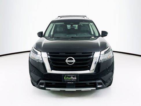 Used 2024 Nissan Pathfinder SL AWD/4WD image 2