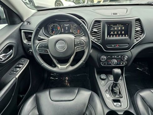 Used 2019 Jeep Cherokee Latitude Plus w/ Comfort/Convenience Group image 31