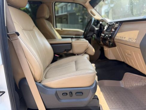 Used 2011 Ford F250 Lariat w/ Lariat Interior Pkg AWD/4WD image 13
