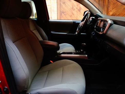 Used 2019 Toyota Tacoma SR5 AWD/4WD image 41