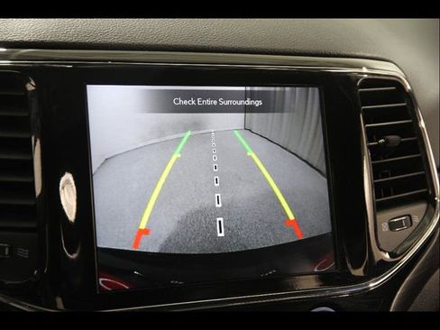 Used 2022 Jeep Grand Cherokee Laredo X image 13